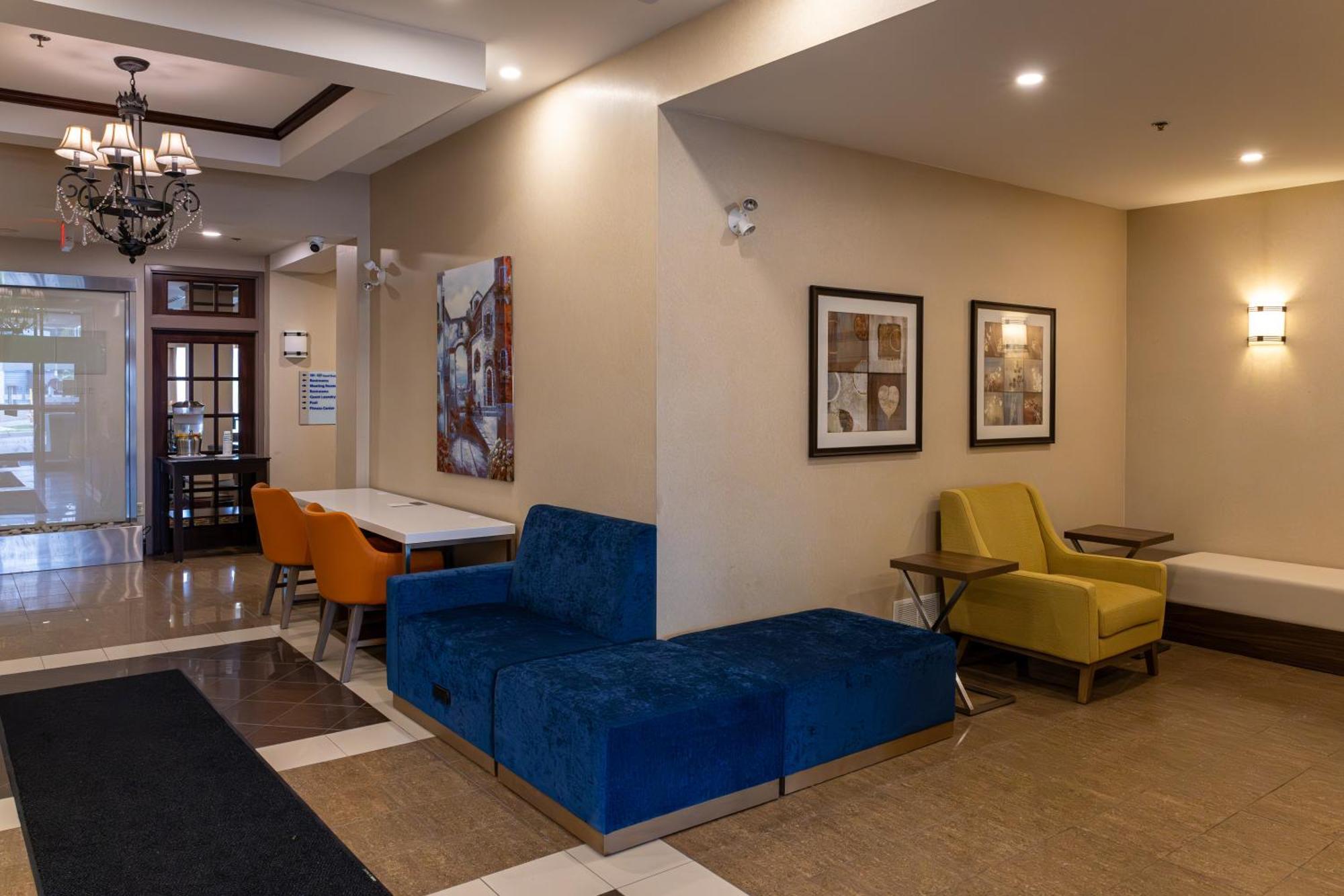 Holiday Inn Express Hotel & Suites Brockville By Ihg Bagian luar foto
