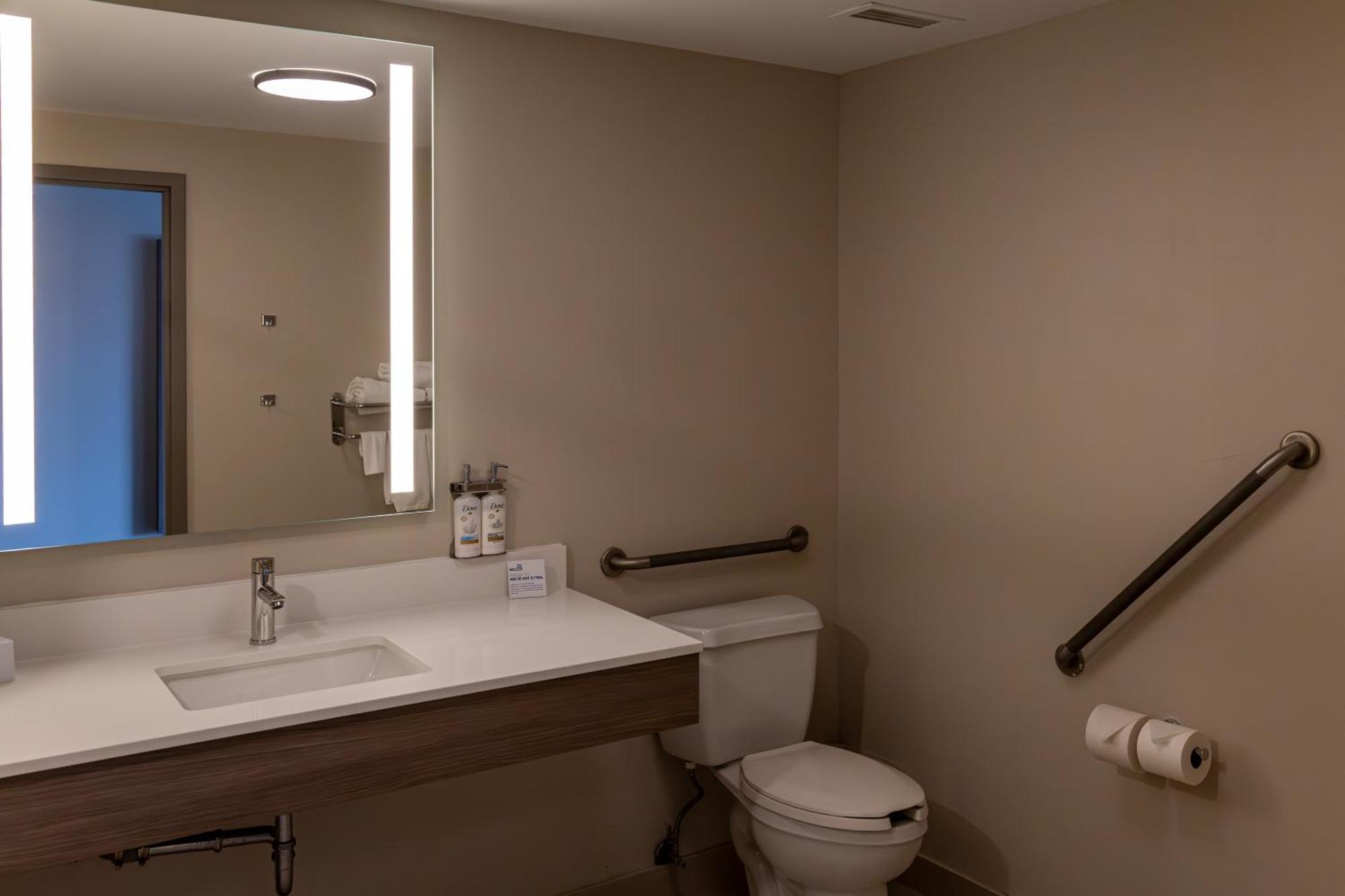 Holiday Inn Express Hotel & Suites Brockville By Ihg Bagian luar foto