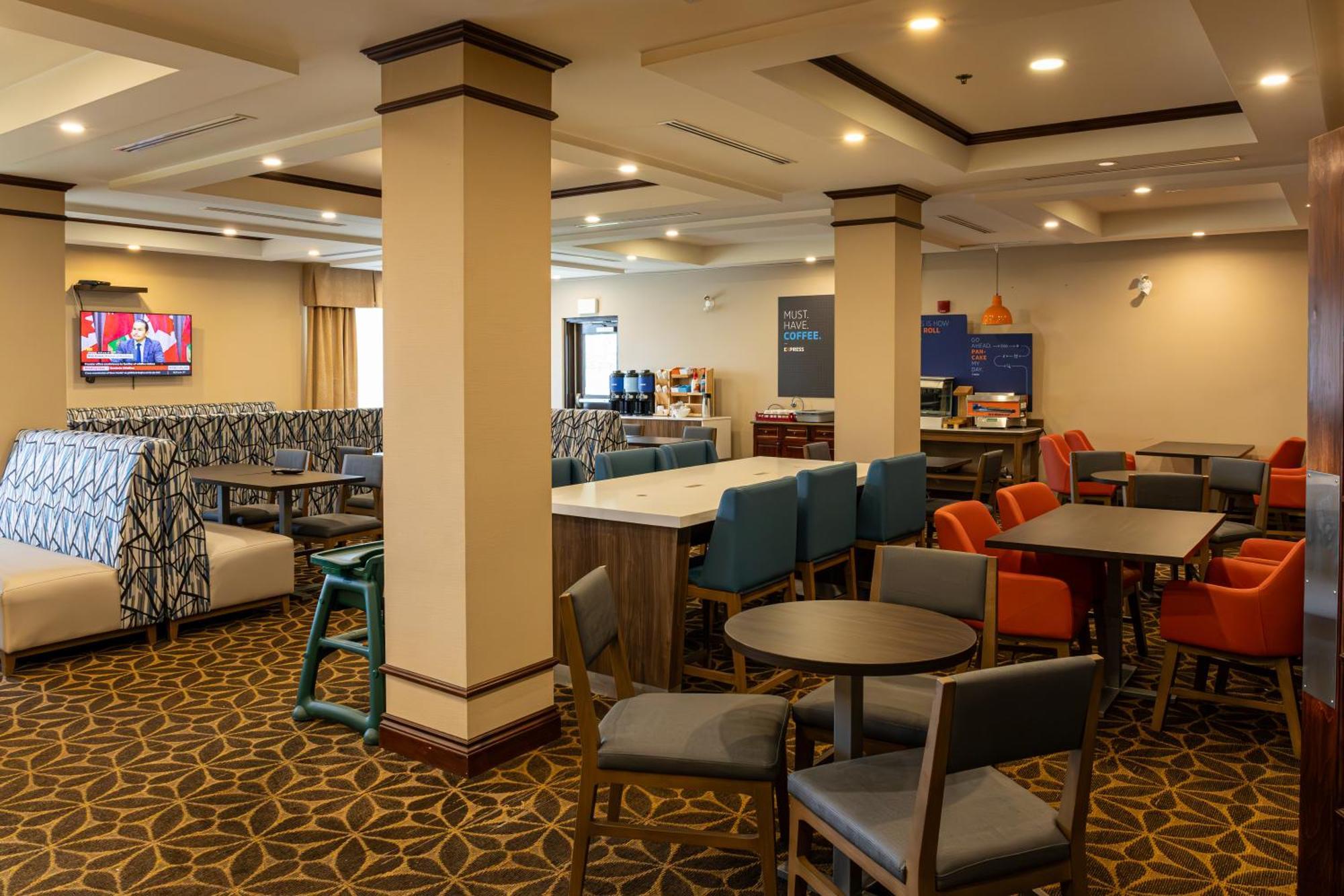 Holiday Inn Express Hotel & Suites Brockville By Ihg Bagian luar foto