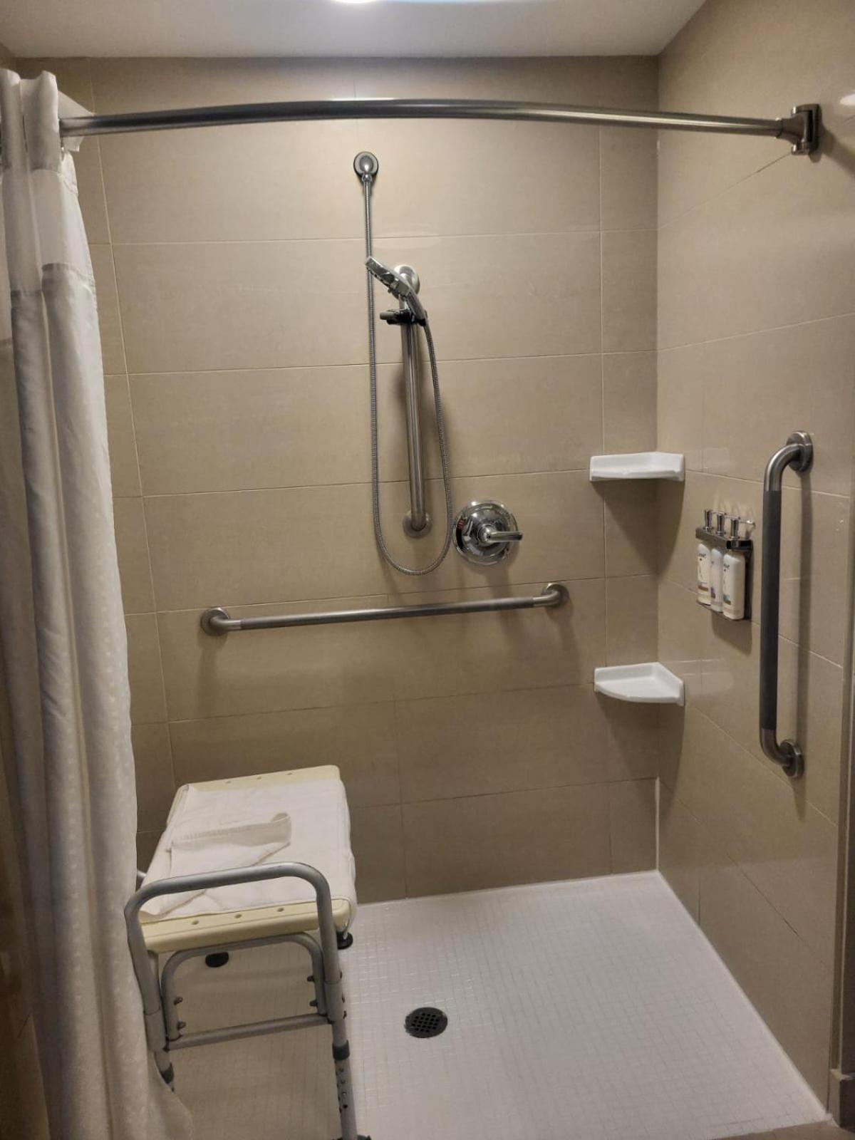 Holiday Inn Express Hotel & Suites Brockville By Ihg Bagian luar foto