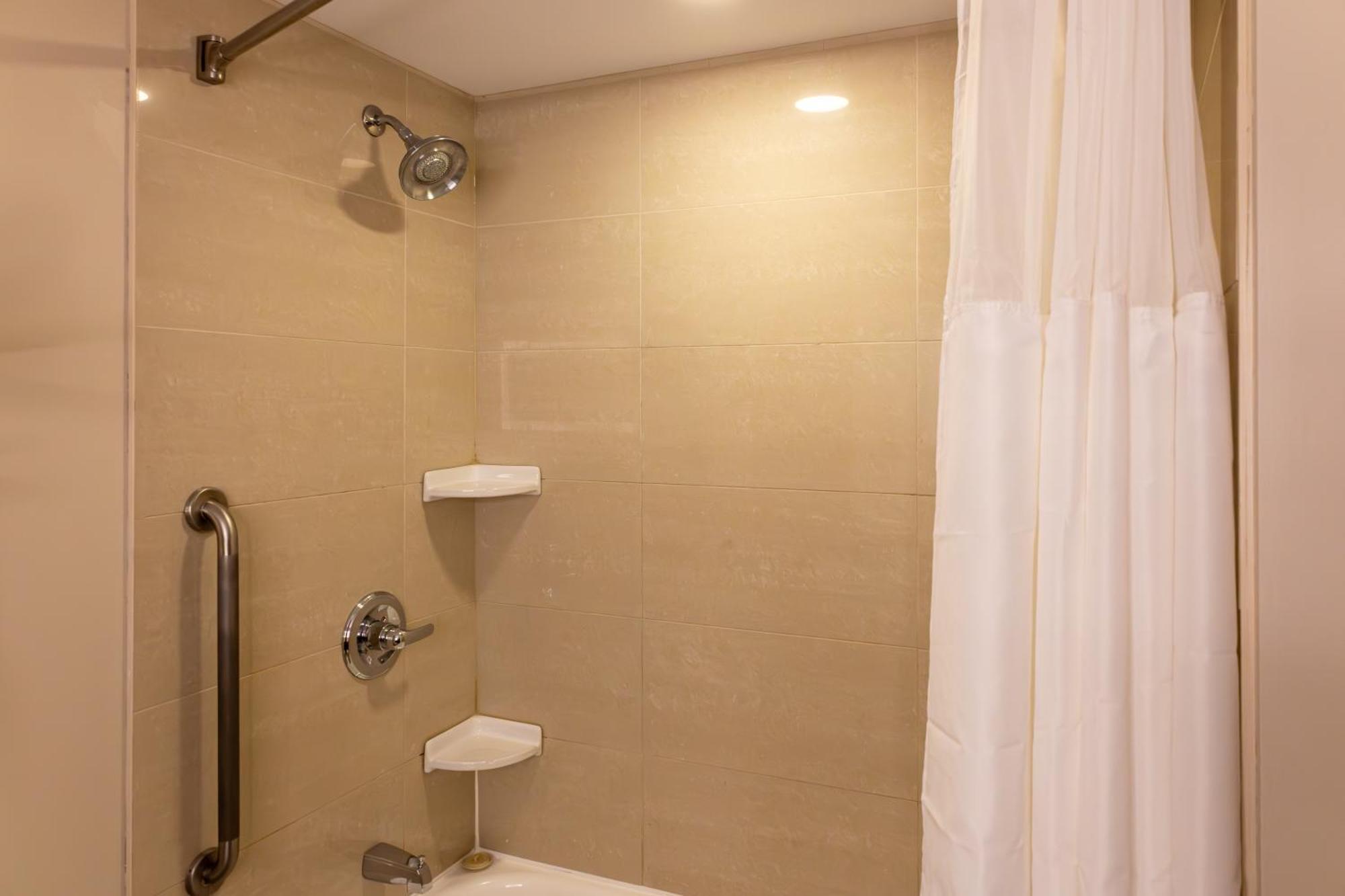 Holiday Inn Express Hotel & Suites Brockville By Ihg Bagian luar foto