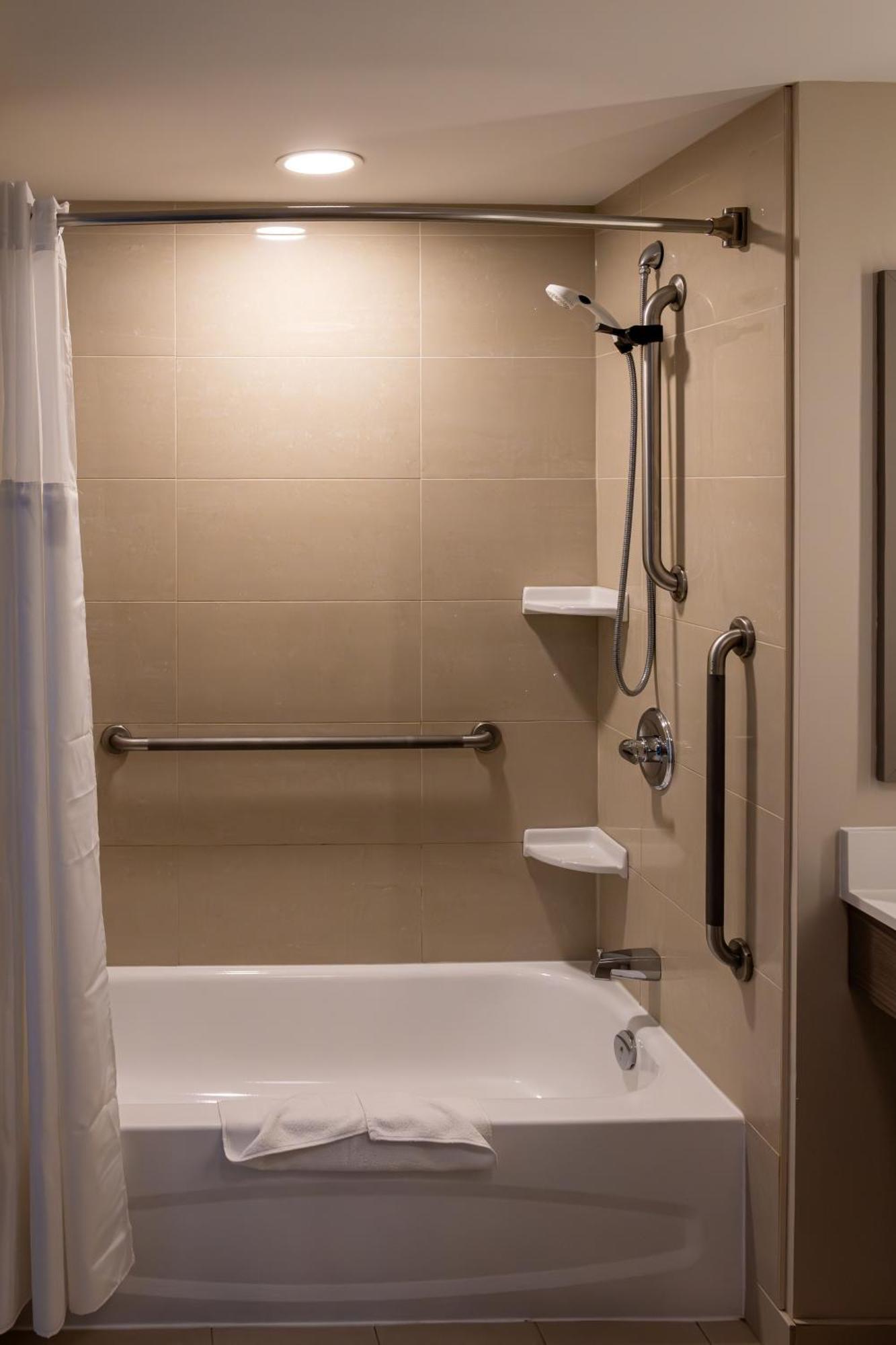 Holiday Inn Express Hotel & Suites Brockville By Ihg Bagian luar foto