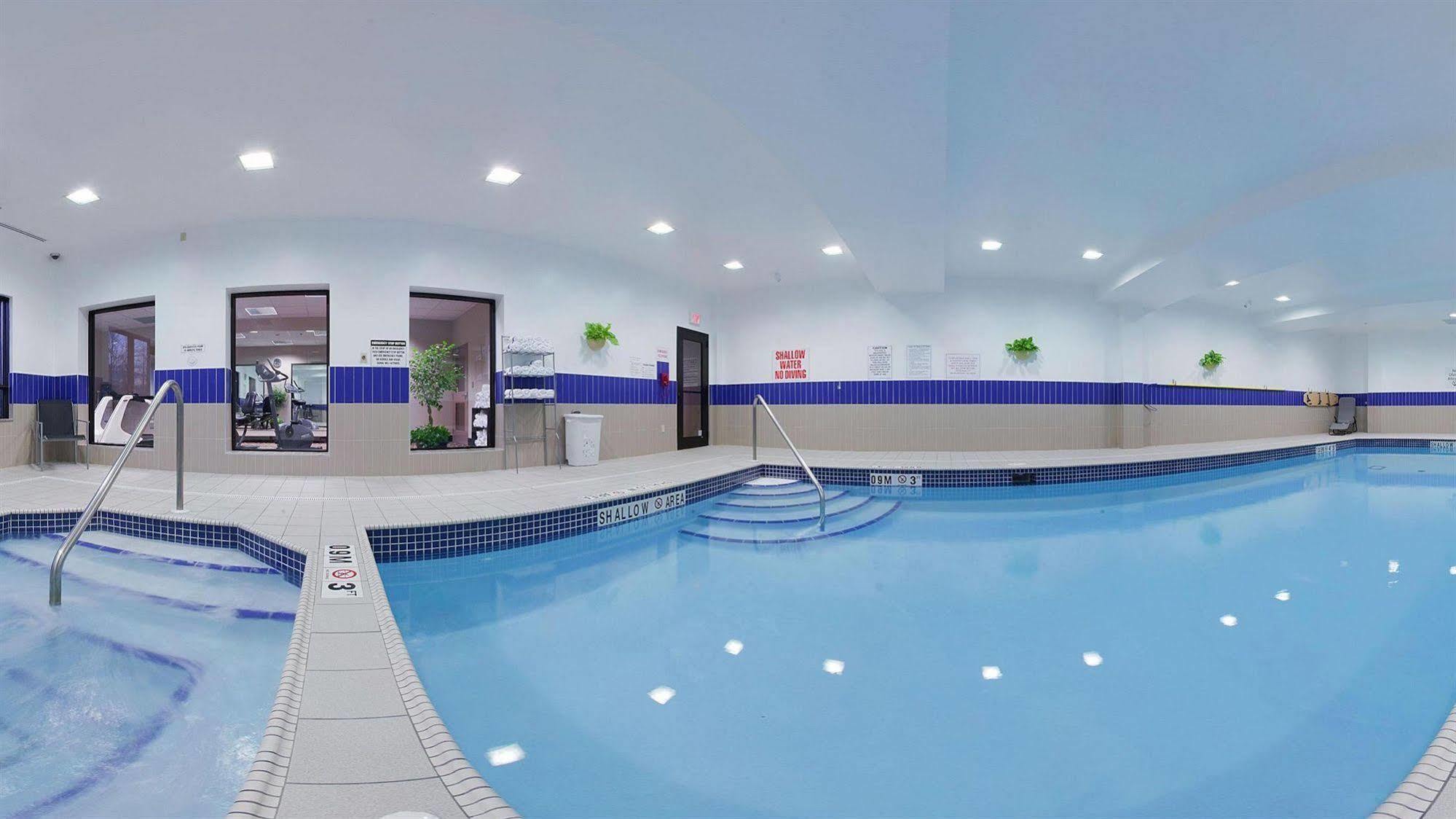Holiday Inn Express Hotel & Suites Brockville By Ihg Bagian luar foto