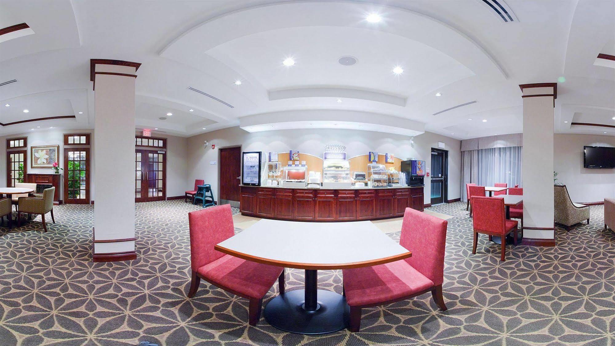 Holiday Inn Express Hotel & Suites Brockville By Ihg Bagian luar foto