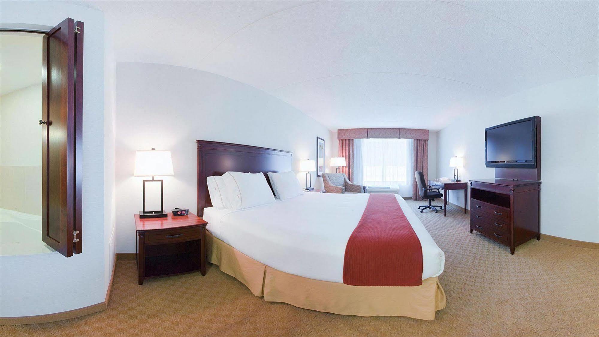 Holiday Inn Express Hotel & Suites Brockville By Ihg Bagian luar foto